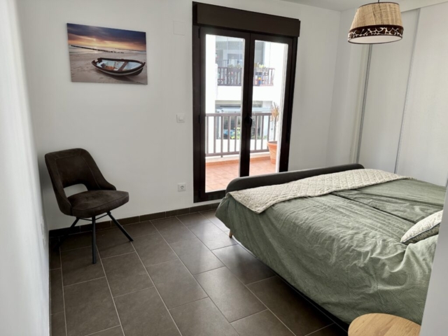 Slaapkamer 1 met toegang balkon
