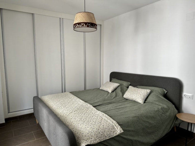Slaapkamer 1, 2 pers. bed en inbouwkasten